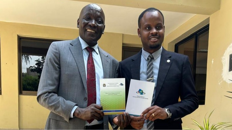 Dkt. Godwill Wanga, Katibu Mtendaji, TNBC akutana na kufanya mazungumzo na Bw. Deogratius Massawe, Kaimu  Mkurugenzi Mtendaji wa TPSF katika Ofisi za TNBC