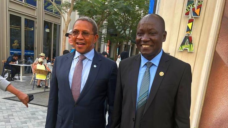 Rais Mstaafu, Mhe. Dkt.  Jakaya M. Kikwete akiwa pamoja na Katibu Mtendaji wa TNBC, Dkt. Godwill Wanga, katika Banda la Tanzania huko Dubai Expo 2020 tarehe 30.3.2022